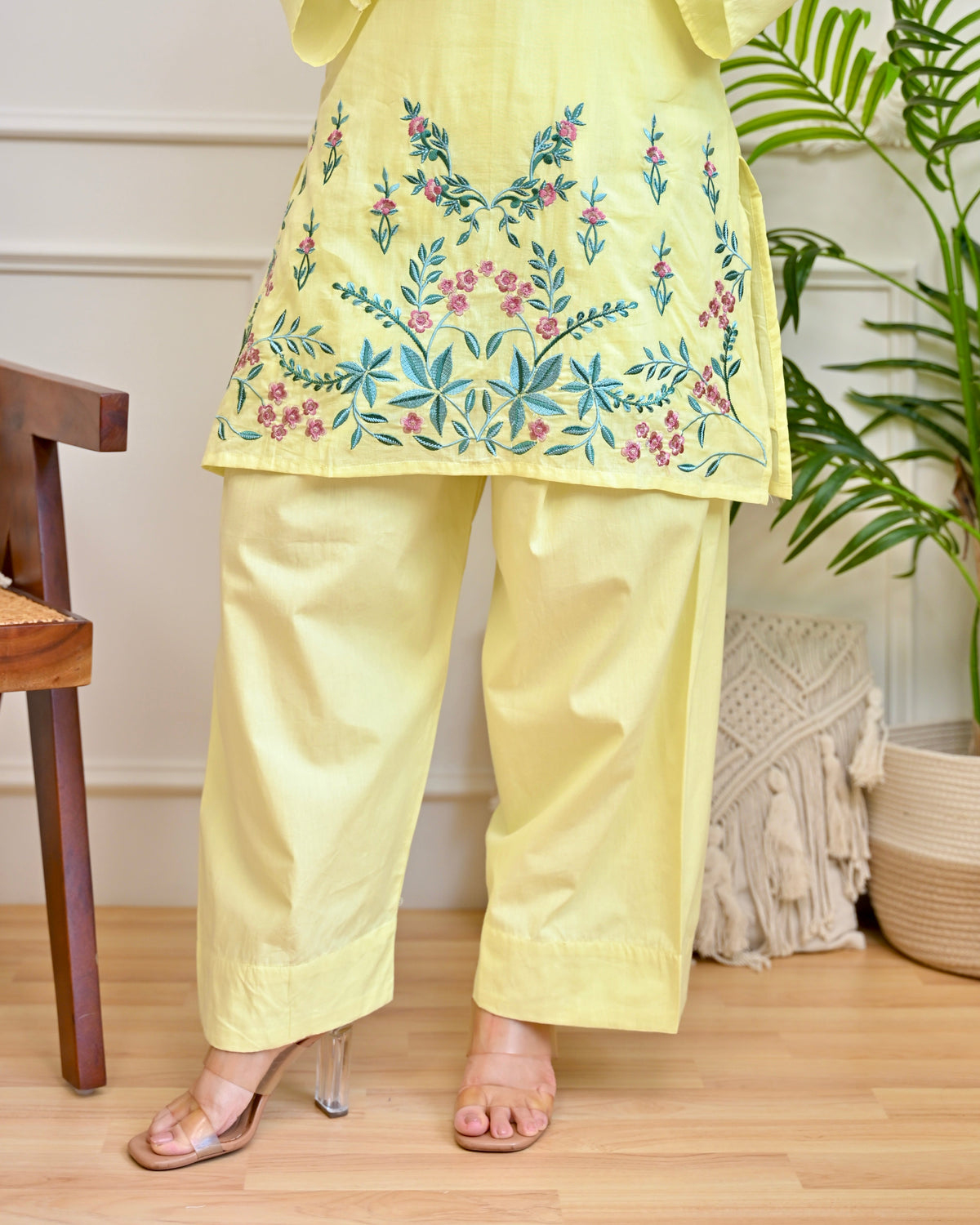 Lemon Blossom Threaded Mul Cotton Farshi Set
